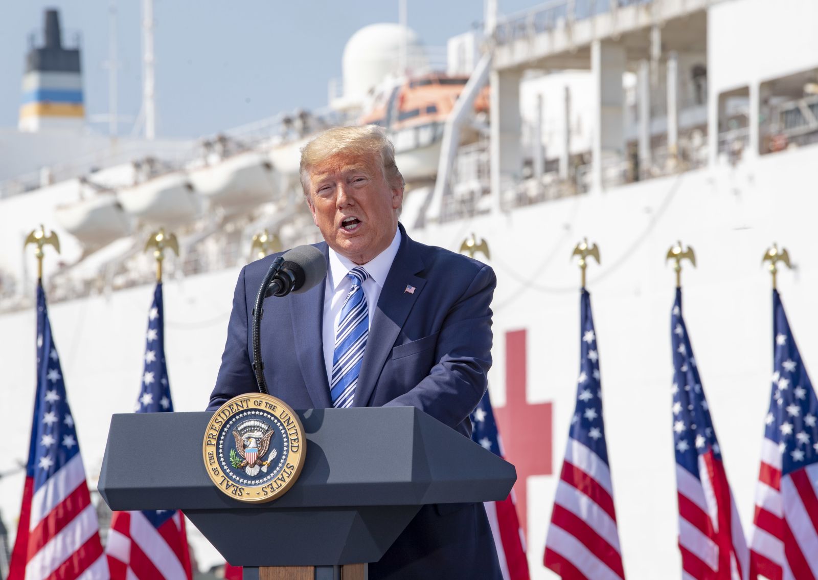 Trump / &nbsp;»Sklenili bomo veliko poslov in pridobili veliko nafte«