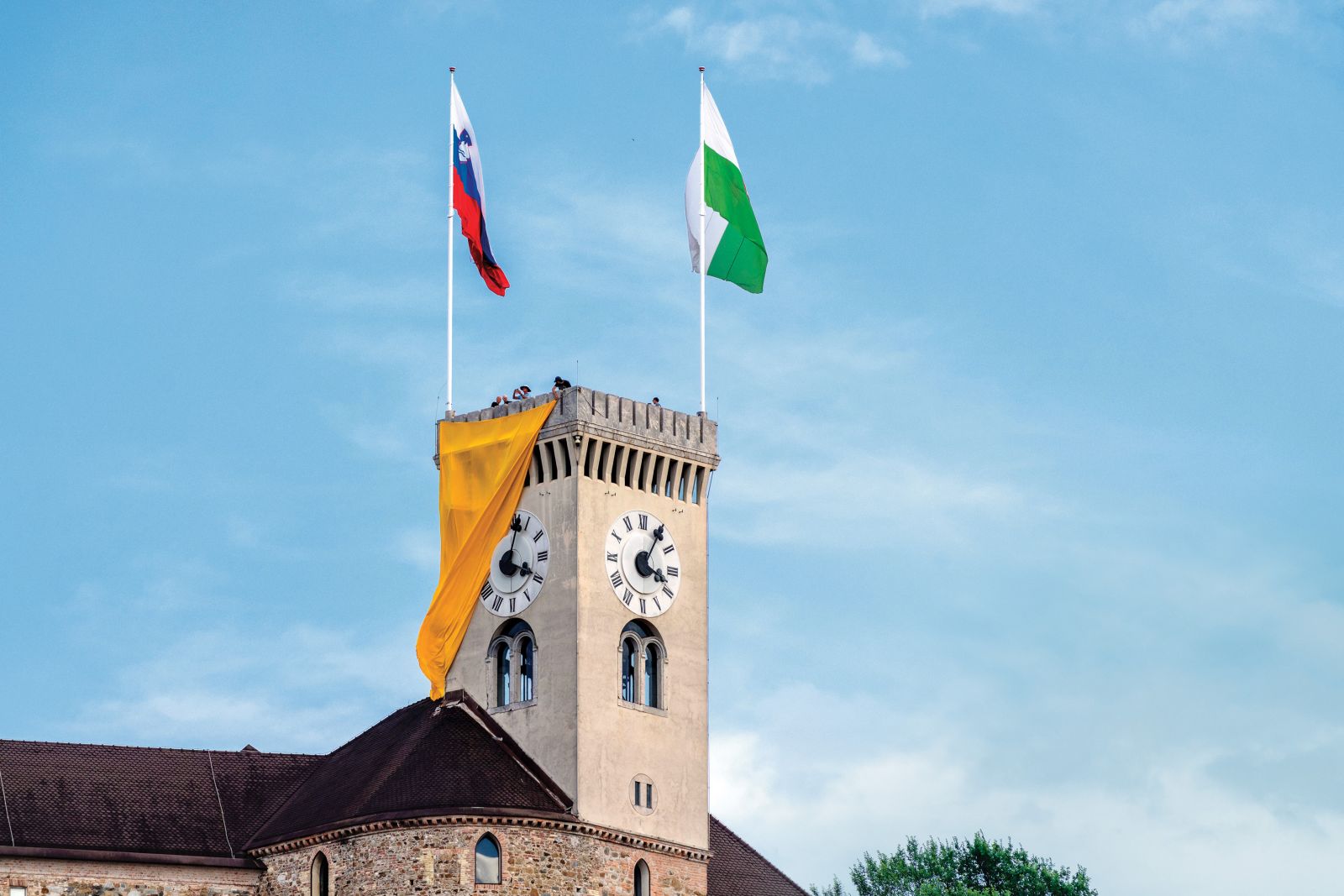 Rumena zastava kor rumeni karton za župana Zorana Jankovića pred nedeljskim referendumom v Ljubljani | Črt Piksi
