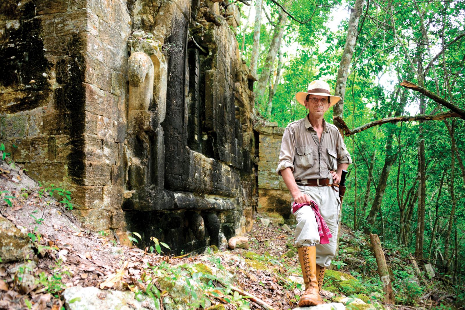 Indiana jones je tak kot mi – nismo mi takšni kot on. Ta primerjava pravzaprav ni najbolj posrečena: čeprav jones pravi, »to spada v muzej«, je bolj plenilec kot arheolog.