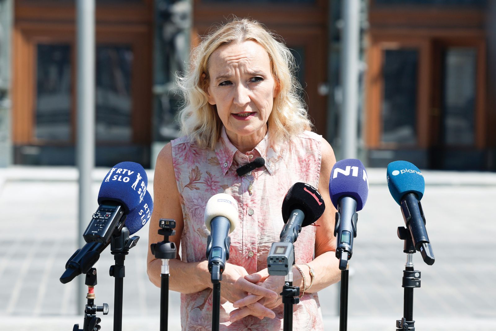 Sabina Senčar, Resnica, ob vložitvi dveh zakonov, ki naj bi »rešila« slovensko zdravstvo | Borut Krajnc