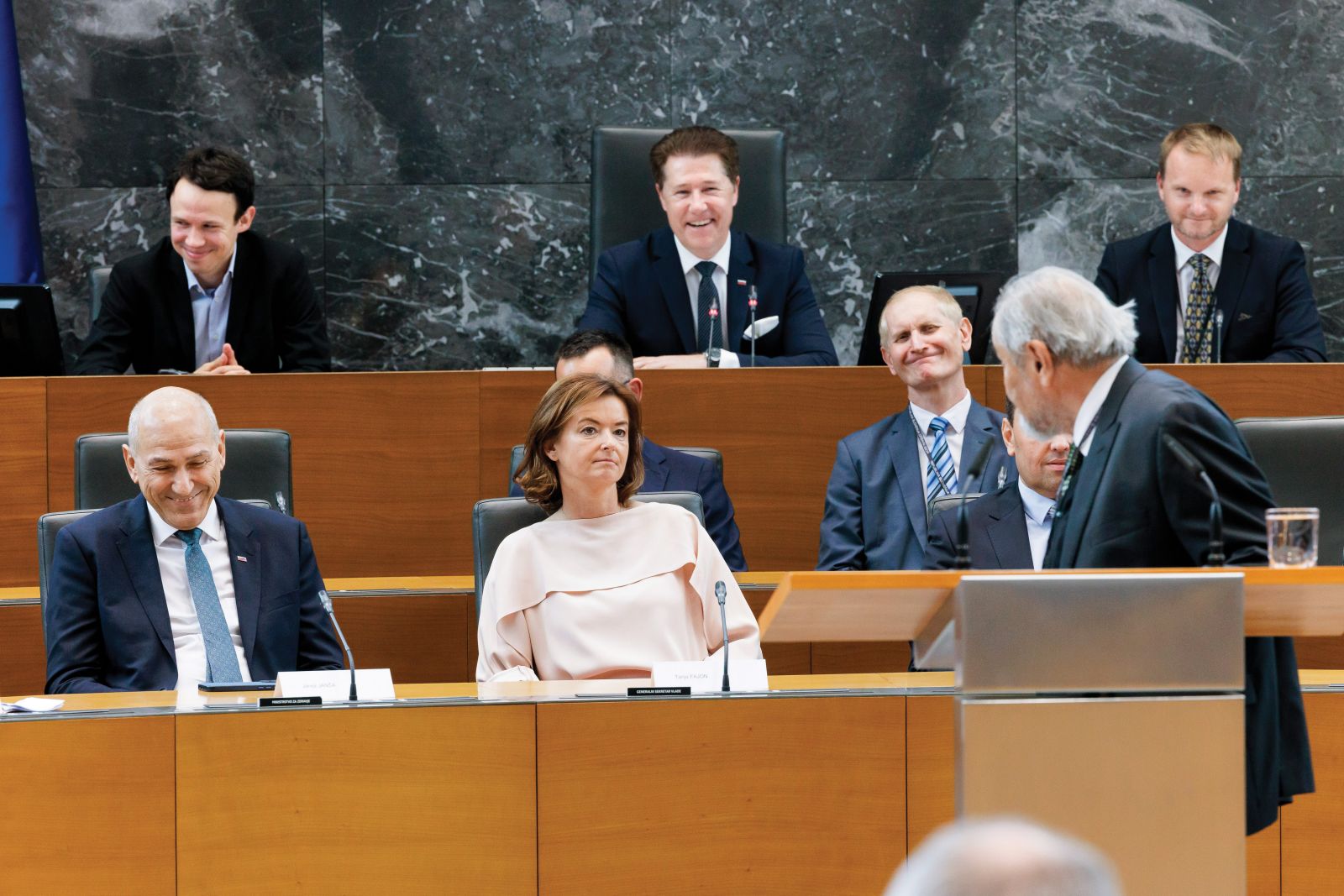 V SDS so se leta norčevali iz »fajonke«. Z njenim imenovanjem za posebno odposlanko EU bi se ta njihova slika sesula. (Na fotografiji na slavnostni seji ob dvajsetletnici članstva Slovenije v EU 7. maja 2024)