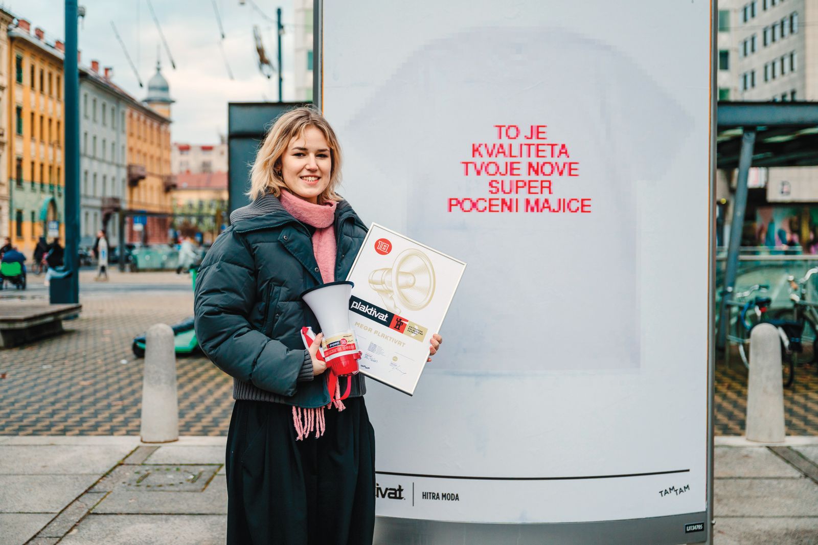 Lara Pavčnik, avtorica zmagovalnega plakata na temo hitre mode; TAM-TAM Plakatna galerija Figovec, LJ | Tadej Kreft
