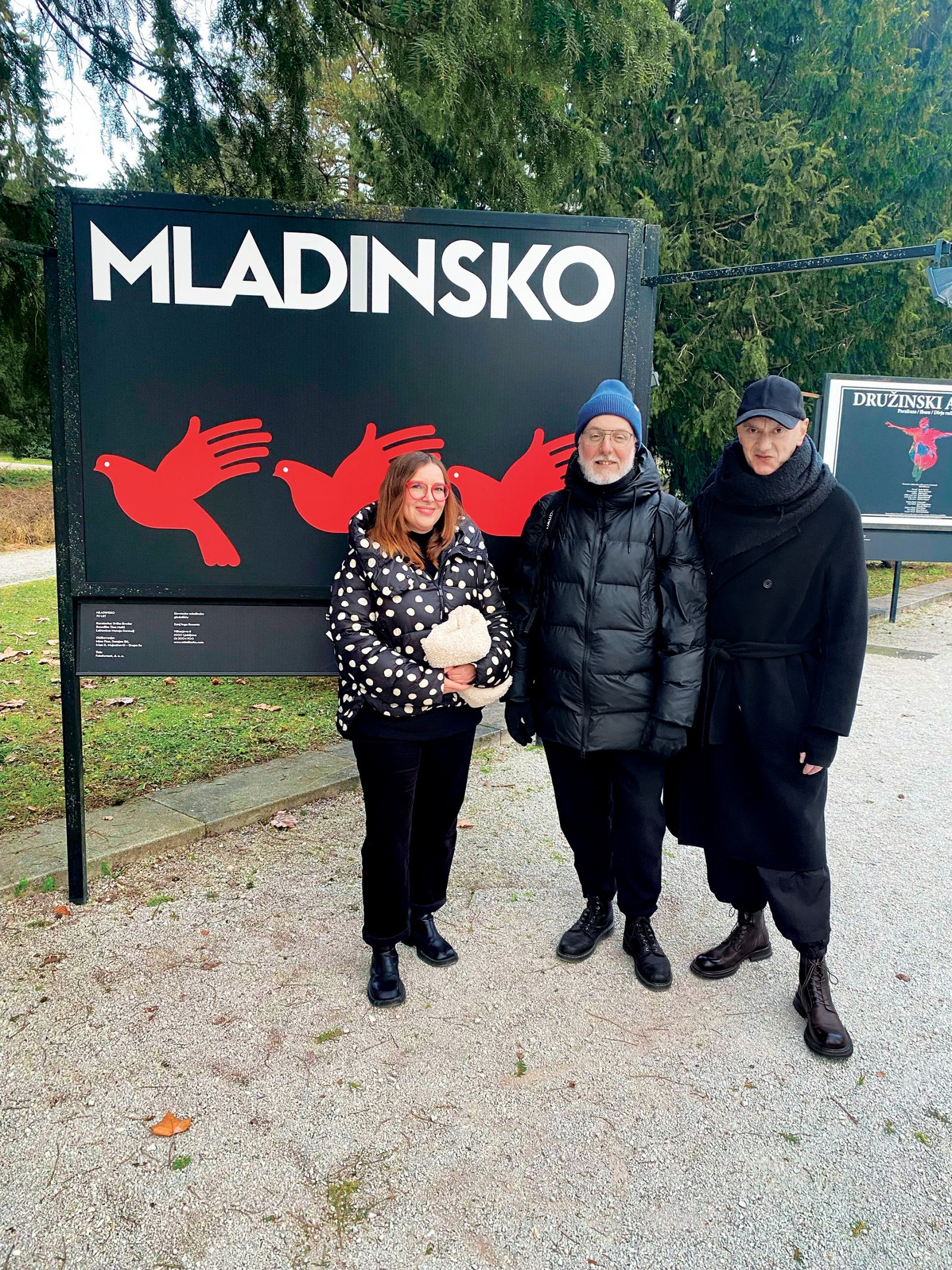 Grupa Ee na razstavi ob 70-letnici Slovenskega mladinskega gledališča, Jakopičevo sprehajališče, Tivoli, LJ | Marko Bratuš