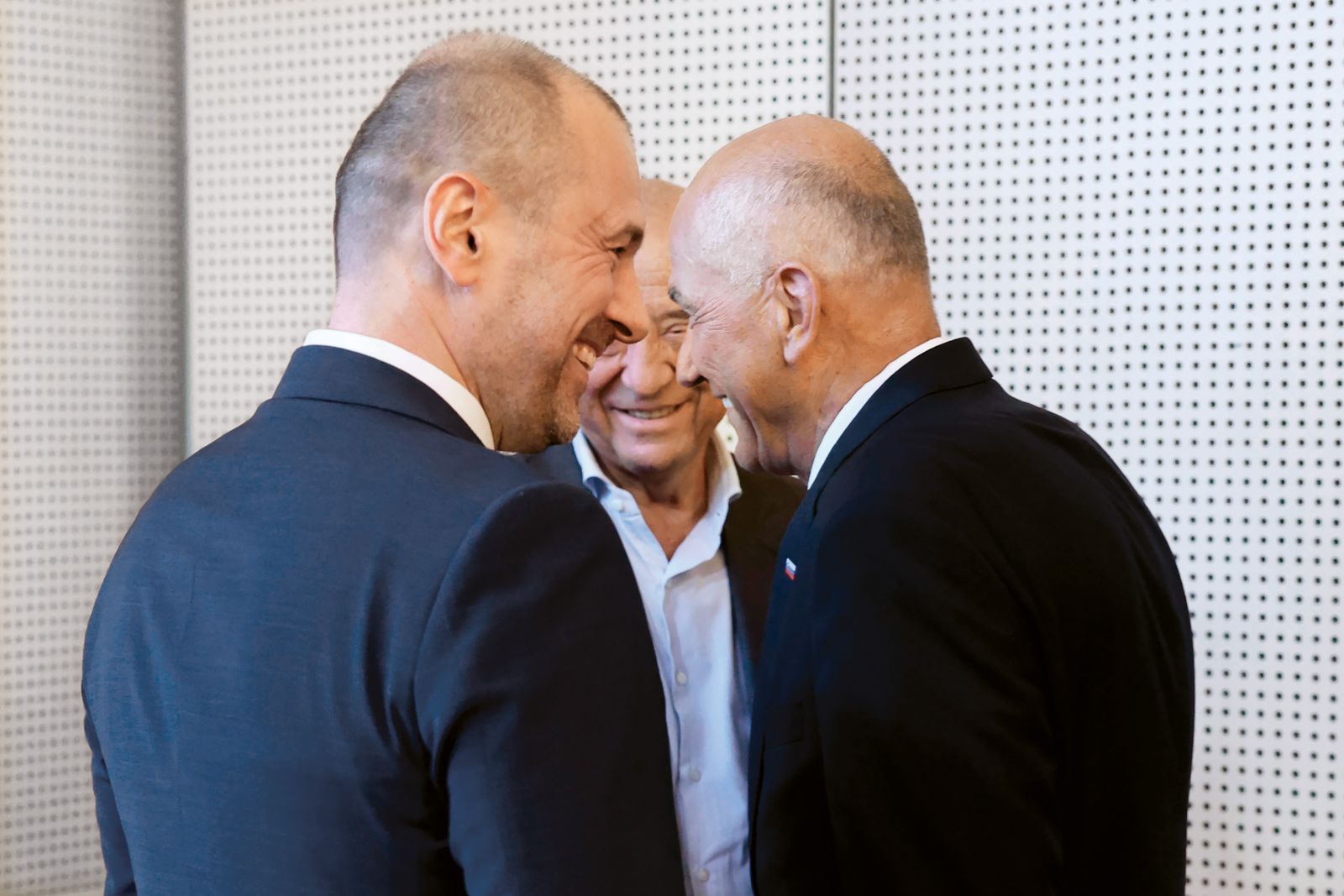 Blaž Brodnjak, NLB, Tibor Šimonka, GZS, in Janez Janša na ustanovitvi strateškega sveta za gospodarstvo | Borut Krajnc