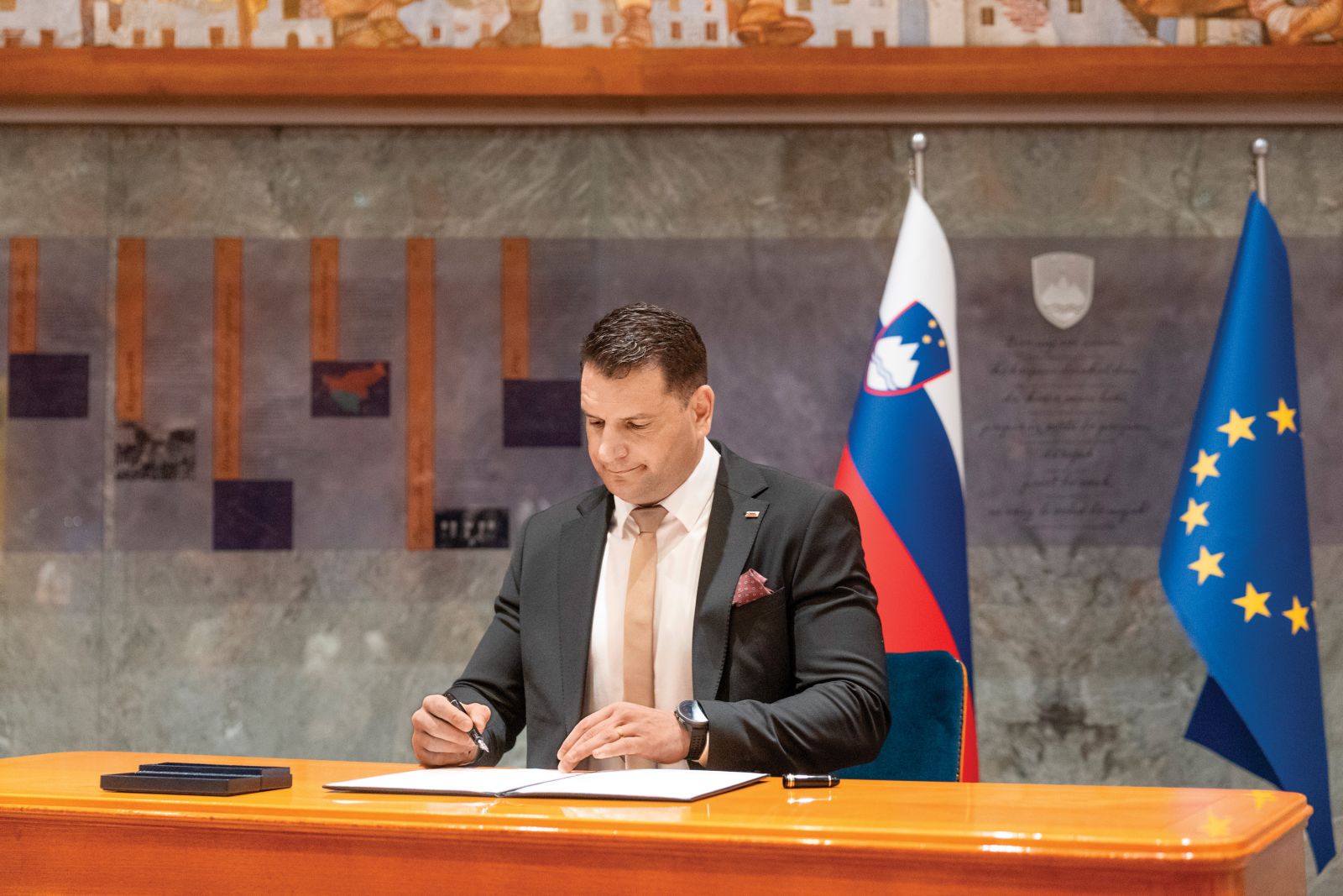 Število podpisov za odstop Stevanovića preseglo glasove Resnice na volitvah