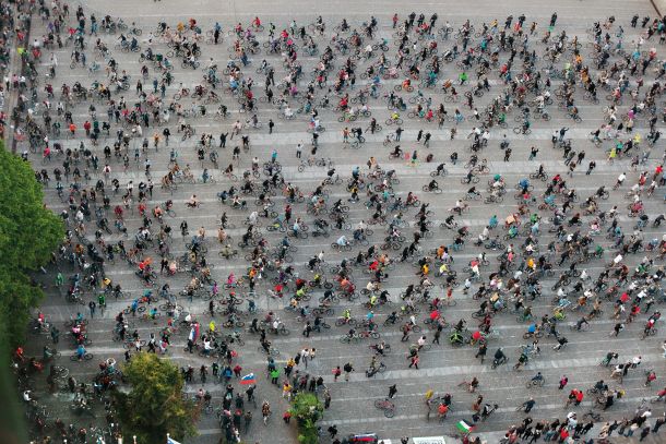 Prvi protest proti vladi Janeza Janše