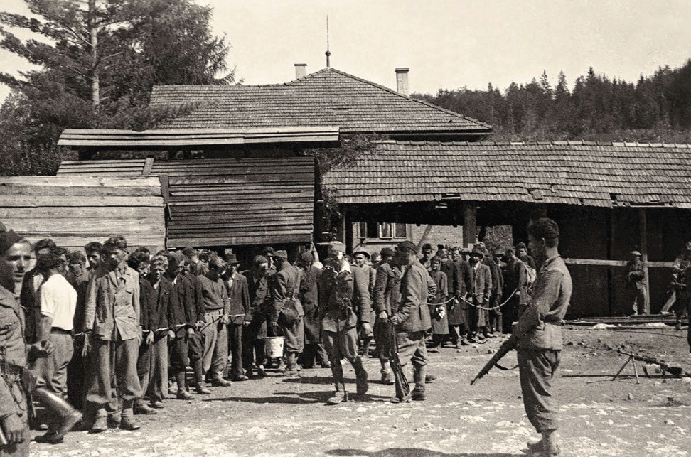 Zajeti pripadniki vaških straž v Velikih Laščah po bitki na Turjaku  septembra 1943 