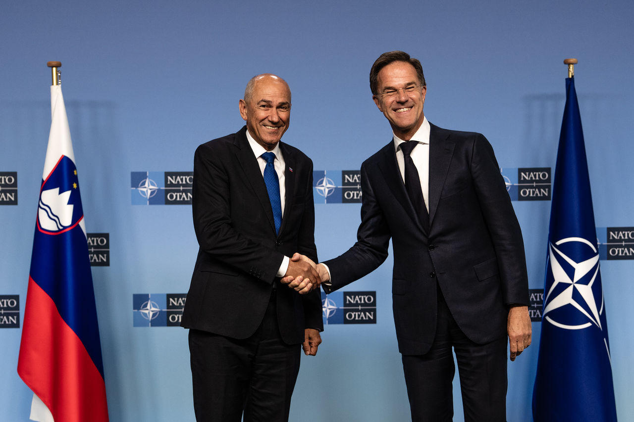 Slovenski premier Janez Janša in Mark Rutte danes na srečanju v Bruslju