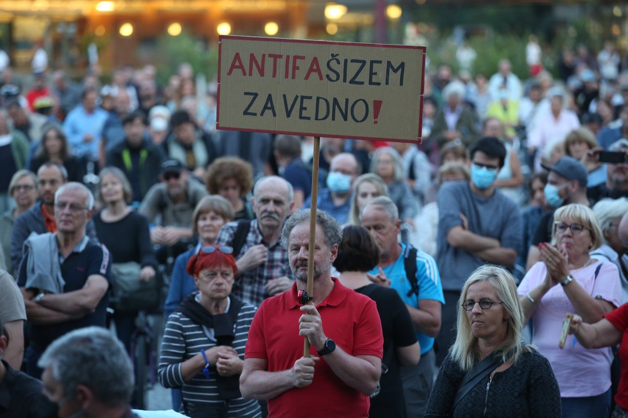Mar že živimo v fašizmu?