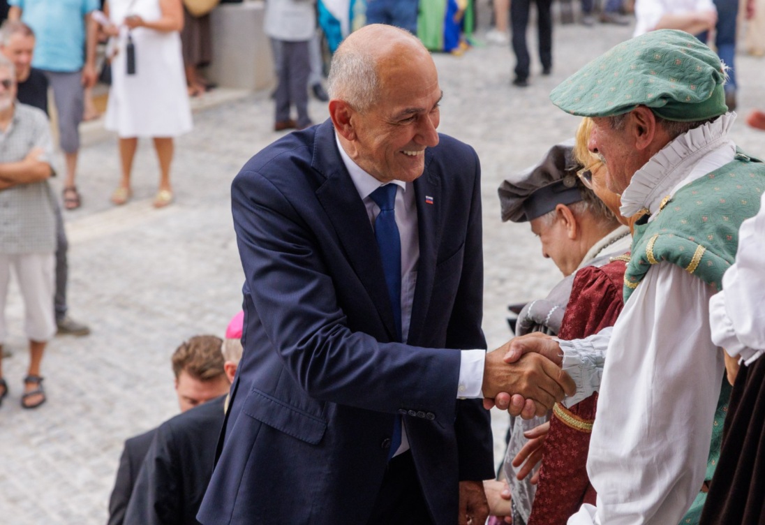 »Janša bo za orožje jemal pri ljudeh«