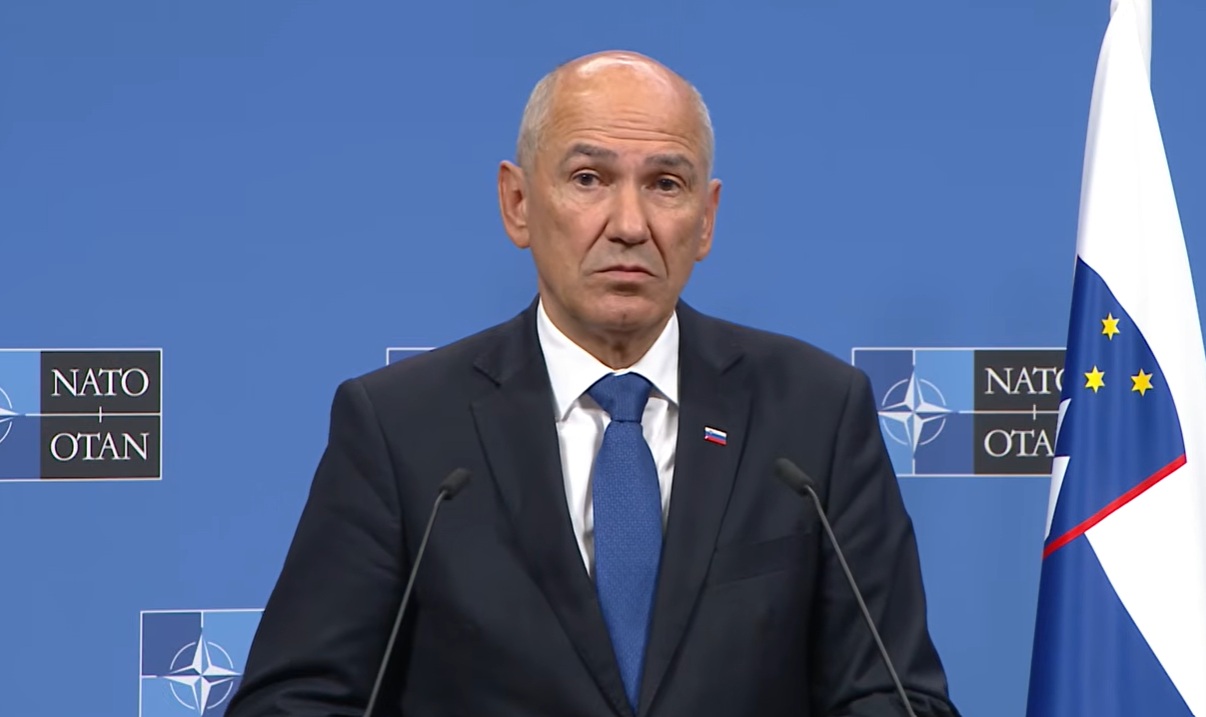 Janez Janša / »Nekdo bo moral za ta škandal odgovarjati, ker je ogrozil Slovenijo«