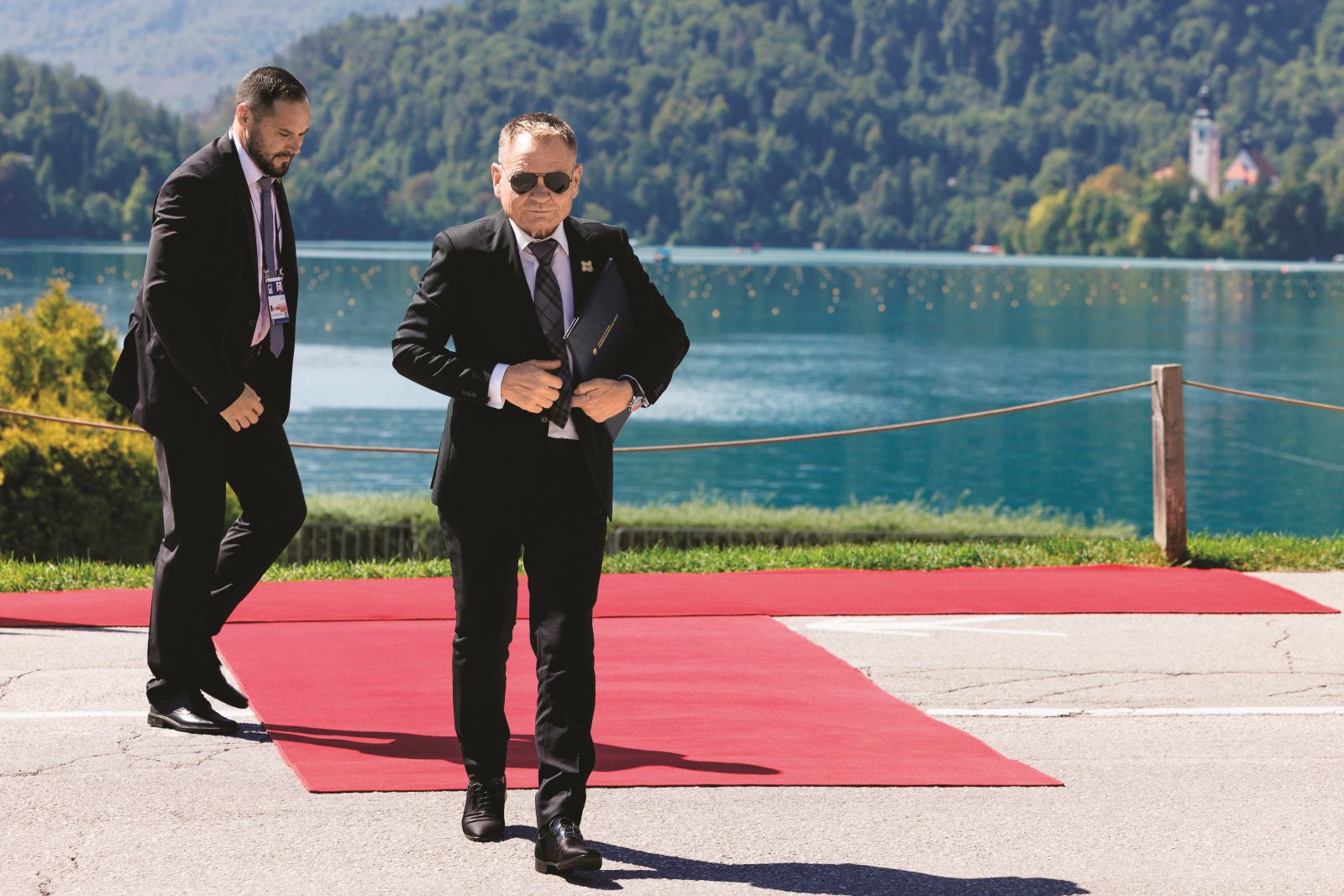 Minister Matoz je našel recept za oženje pravic
