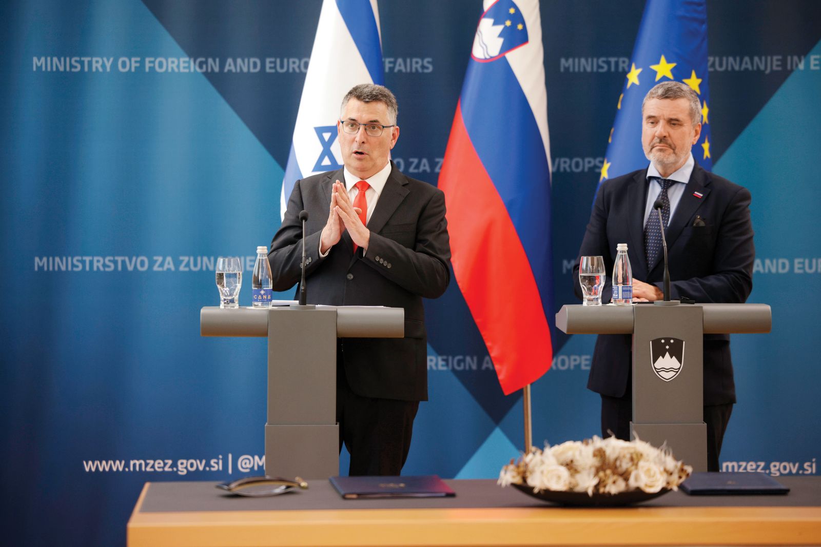 Prijateljstvo z zanikovalci holokavsta