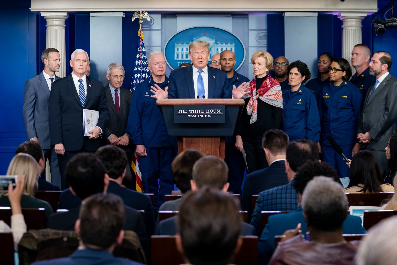 Trump mora novinarjem znova omogočiti vstop v Belo hišo