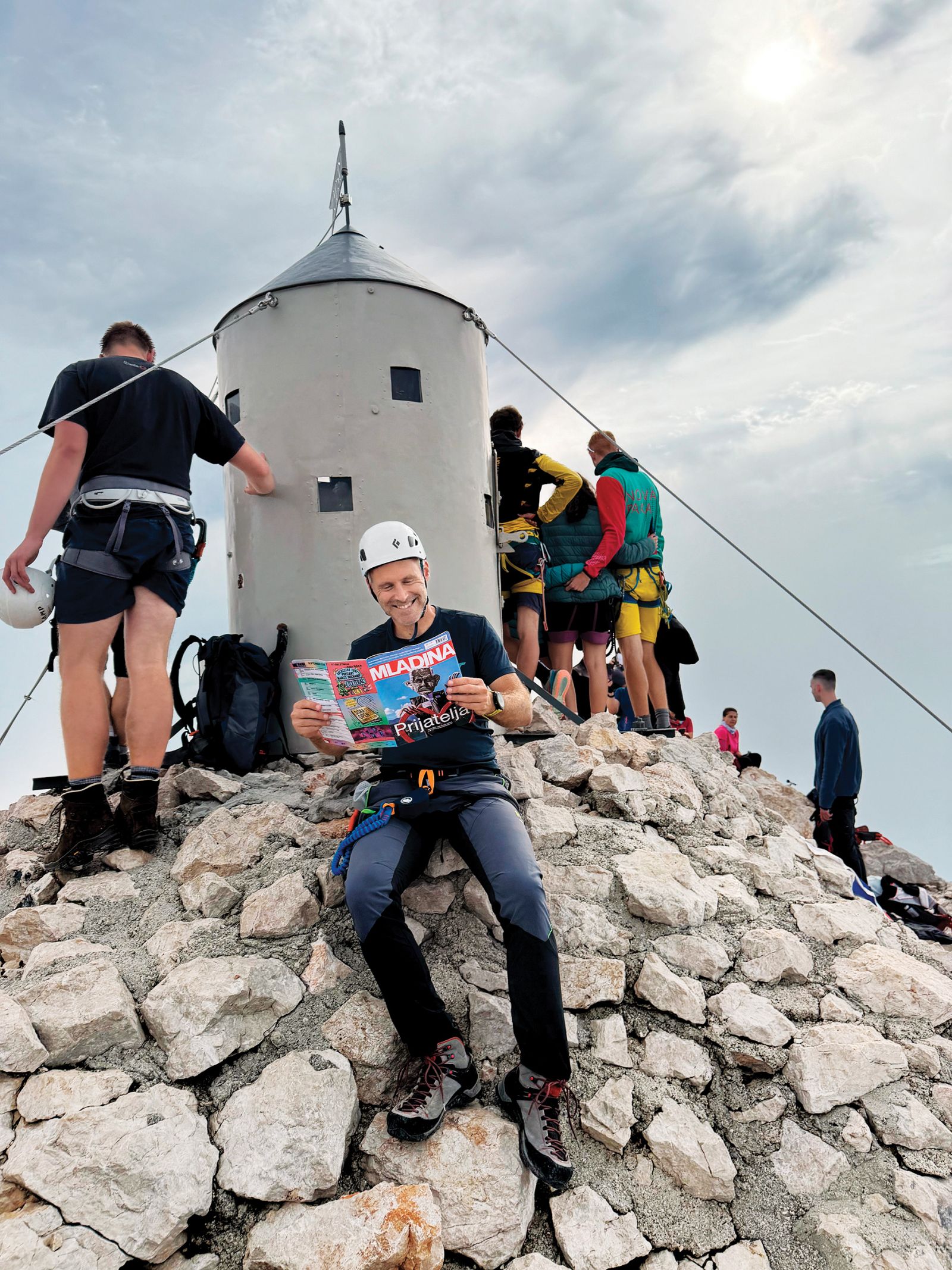 Na Triglavu pod Aljaževim stolpom | Mojca Filač