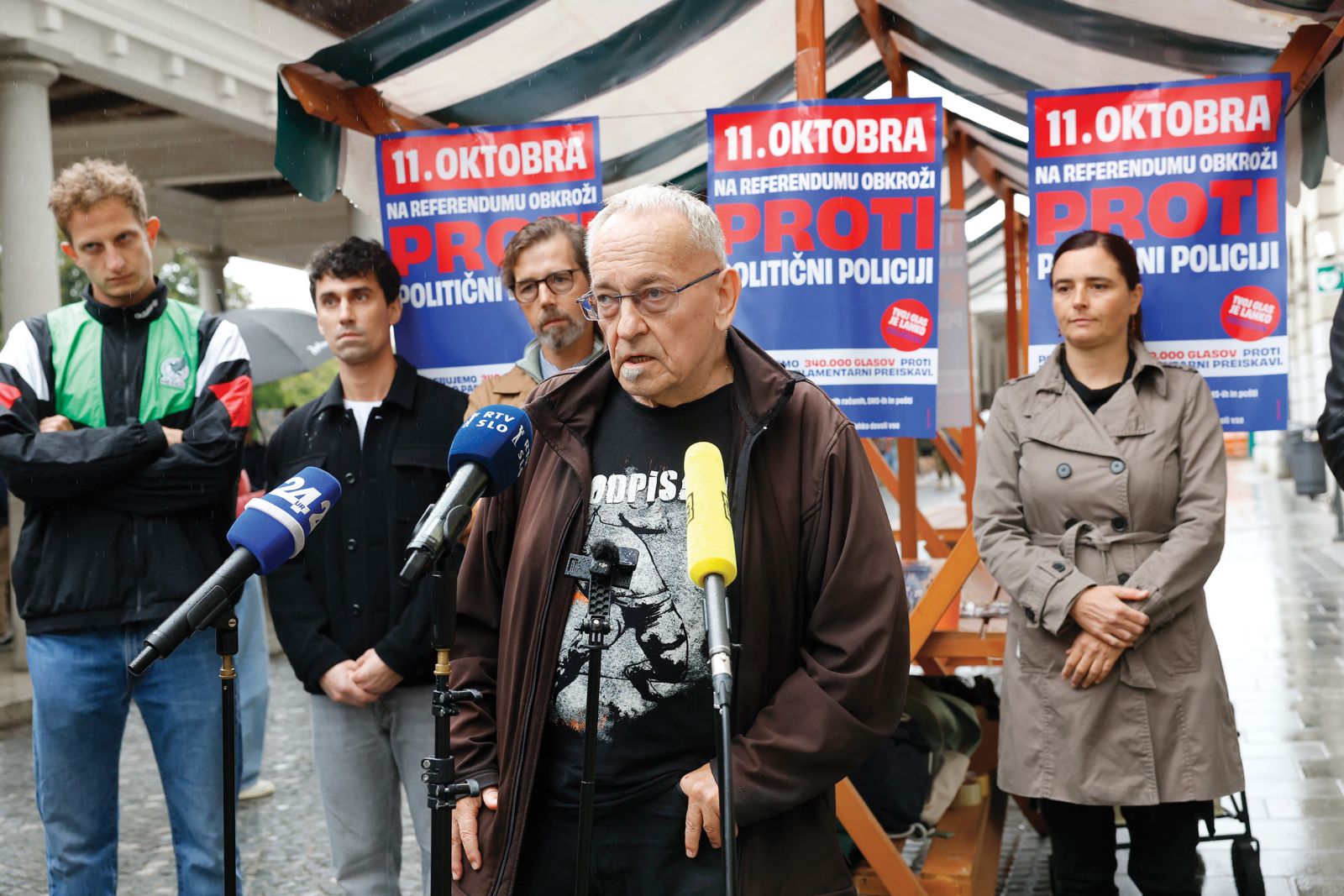 Igor Vidmar, politični zapornik iz prejšnjega režima, in pobudniki referenduma proti politični policiji | Borut Krajnc