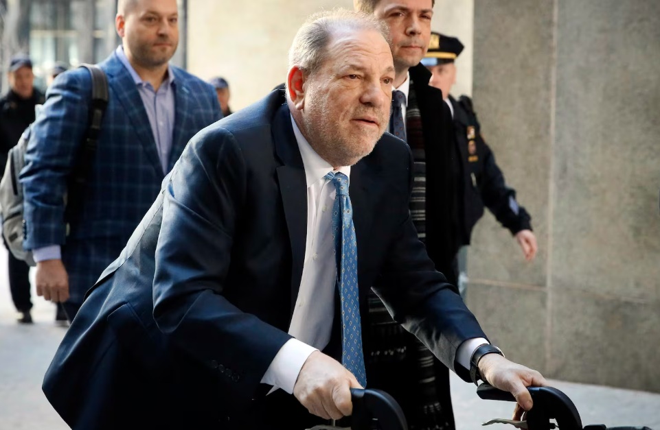 Weinstein obsojen na 15 let zapora zaradi spolnega napada