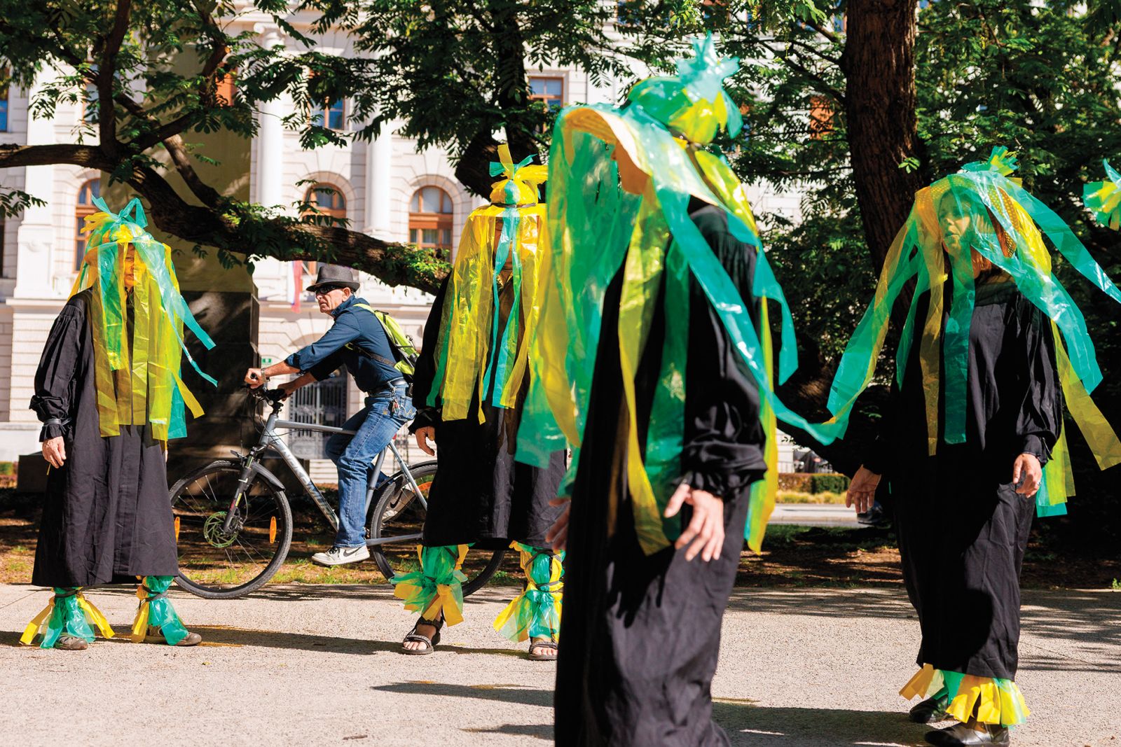 Gledališče Ane Monro: Obred; Miklošičev park, LJ | Luka Dakskobler