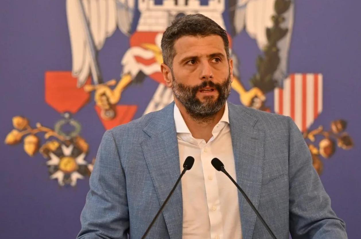 Župan Beograda mestni svetnici zlomil nos