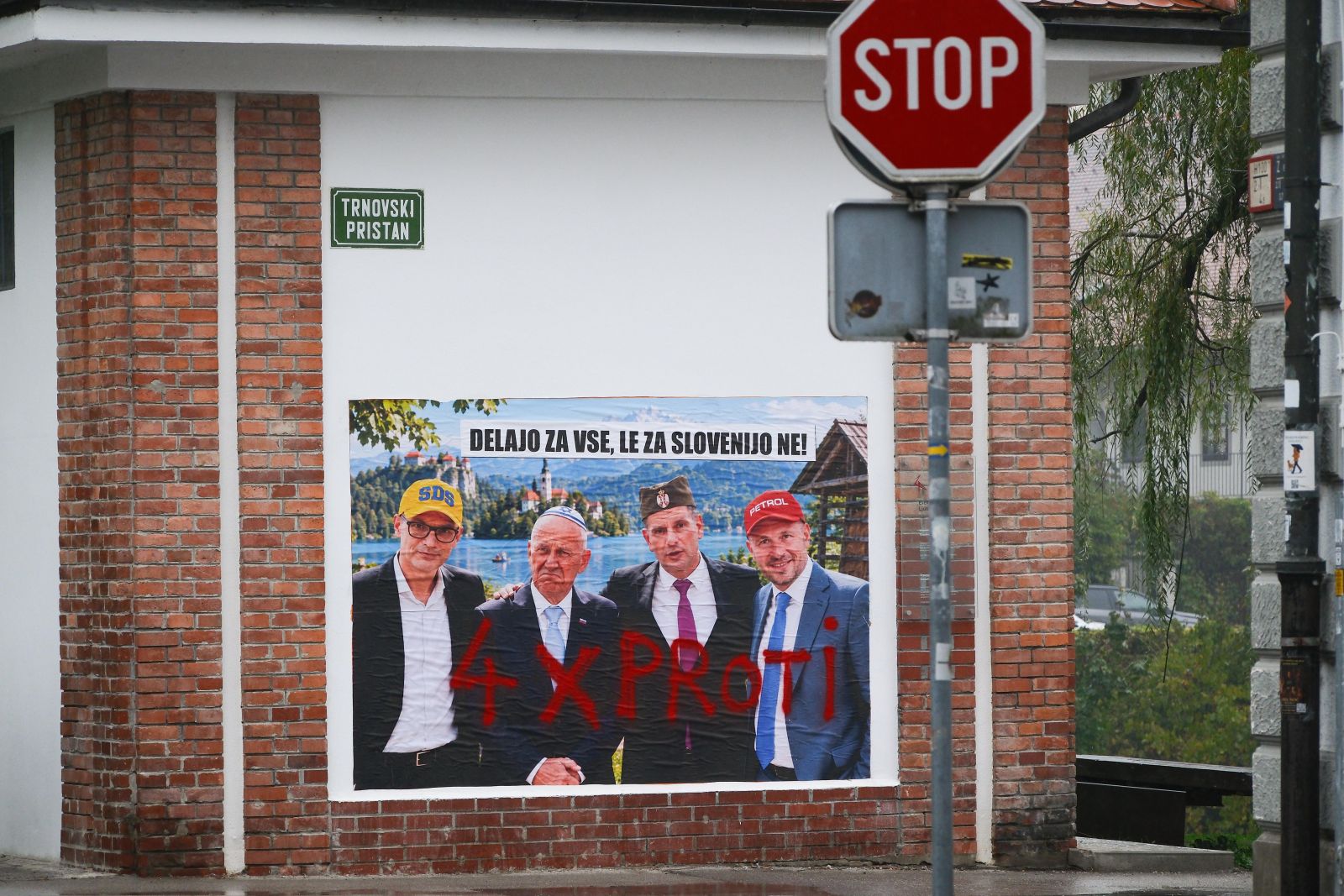 Ste opazili plakate?