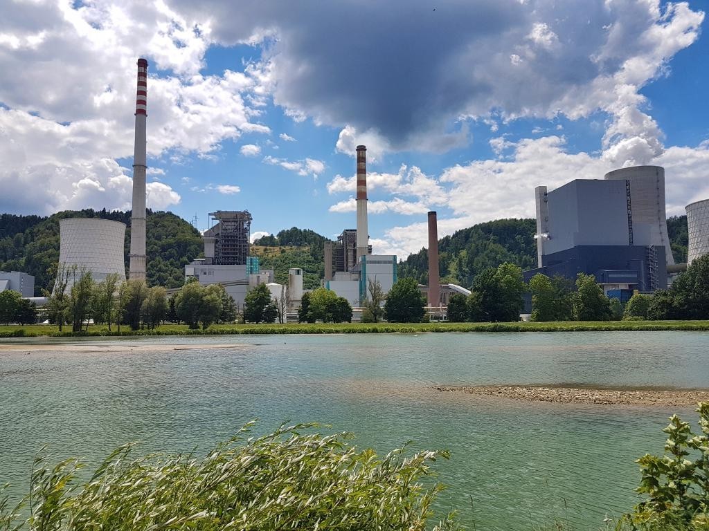 Zaradi posegov izginil otok na Družmirskem jezeru