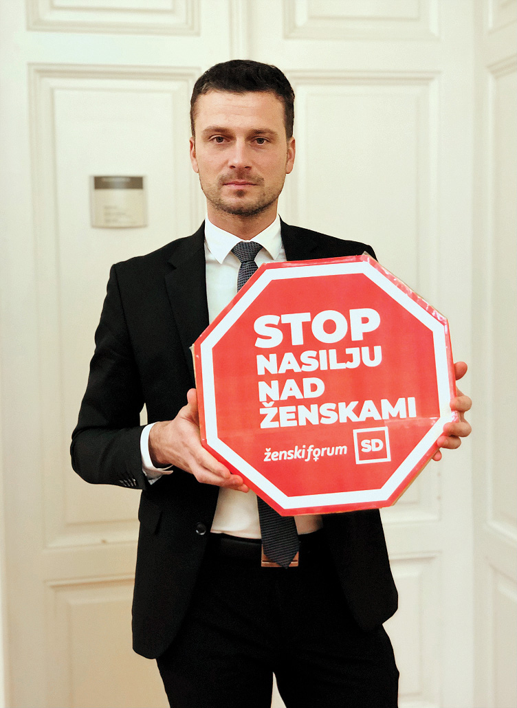Ženski forum SD je večkrat organiziral akcije, kjer je opozarjal na pomen ničelne tolerance do nasilja nad ženskami. V eni izmed teh akcij je sodeloval tudi Jani Prednik.