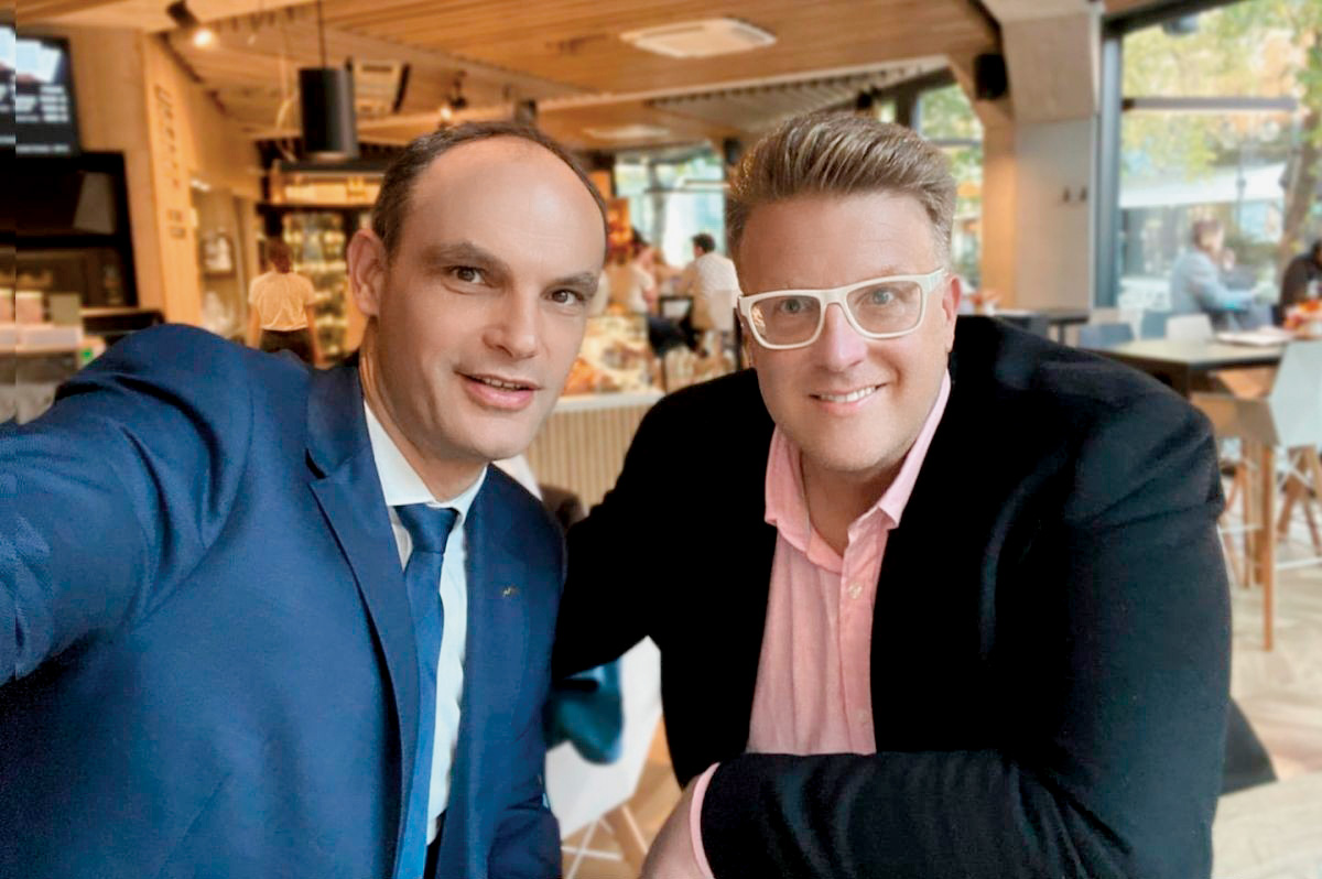 Anže Logar in Primož Novak, ustanovitelj znamke Lars & Sven in član izvršnega odbora Logarjeve stranke. Preden se je pridružil Demokratom, je bil član Svobode. 