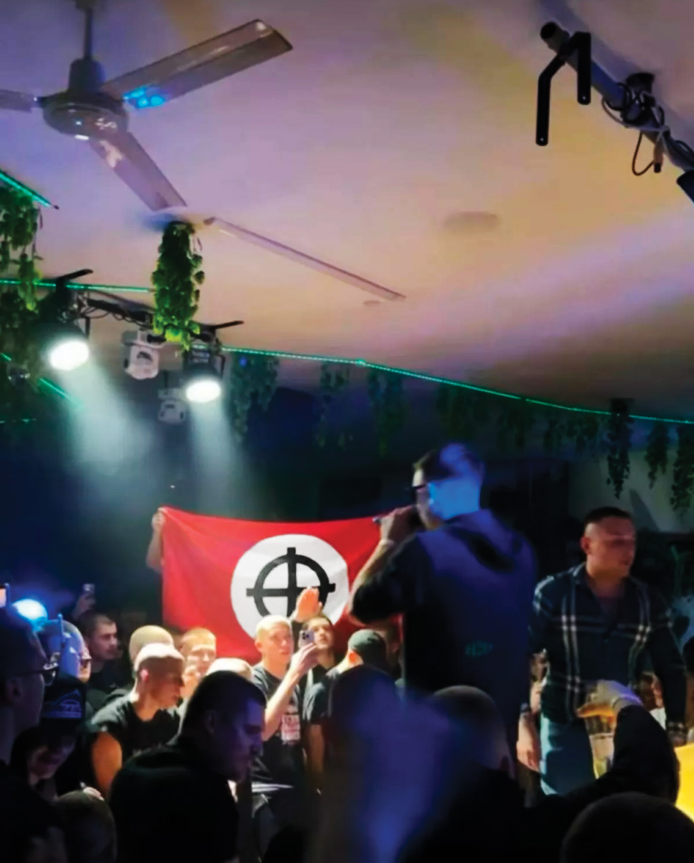Rap na Obali / Nacistični pozdravi in keltski križ na hiphop prireditvi