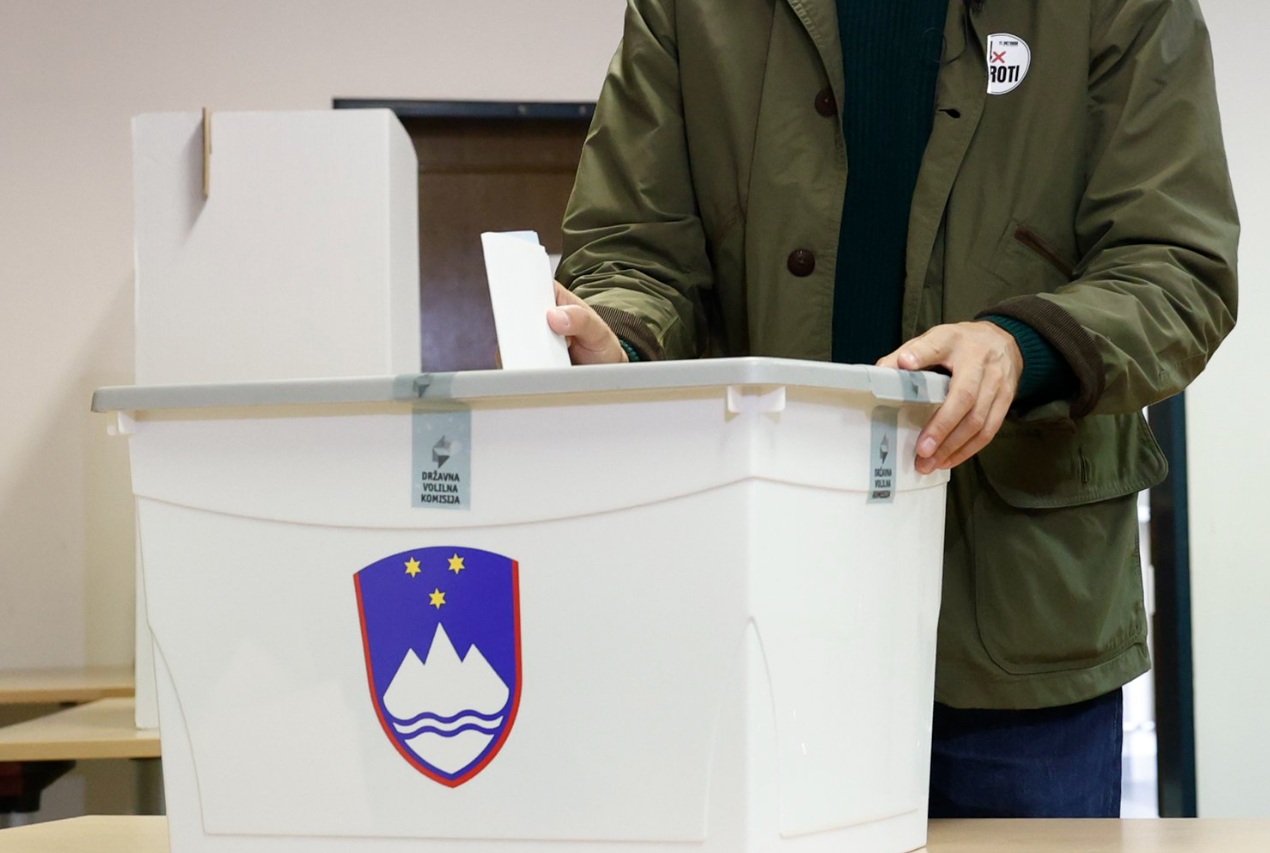 Volilno pravico bo izgubilo 104.000 upravičencev