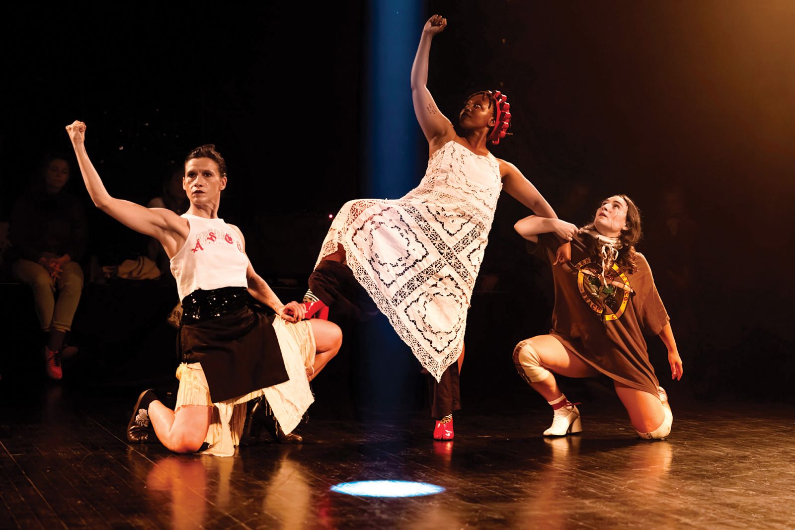 Mednarodni festival sodobnih umetnosti – Mesto žensk, LJ: Laura Stellacci: Boccalero, performans, Stara mestna elektrarna | Nada Žgank