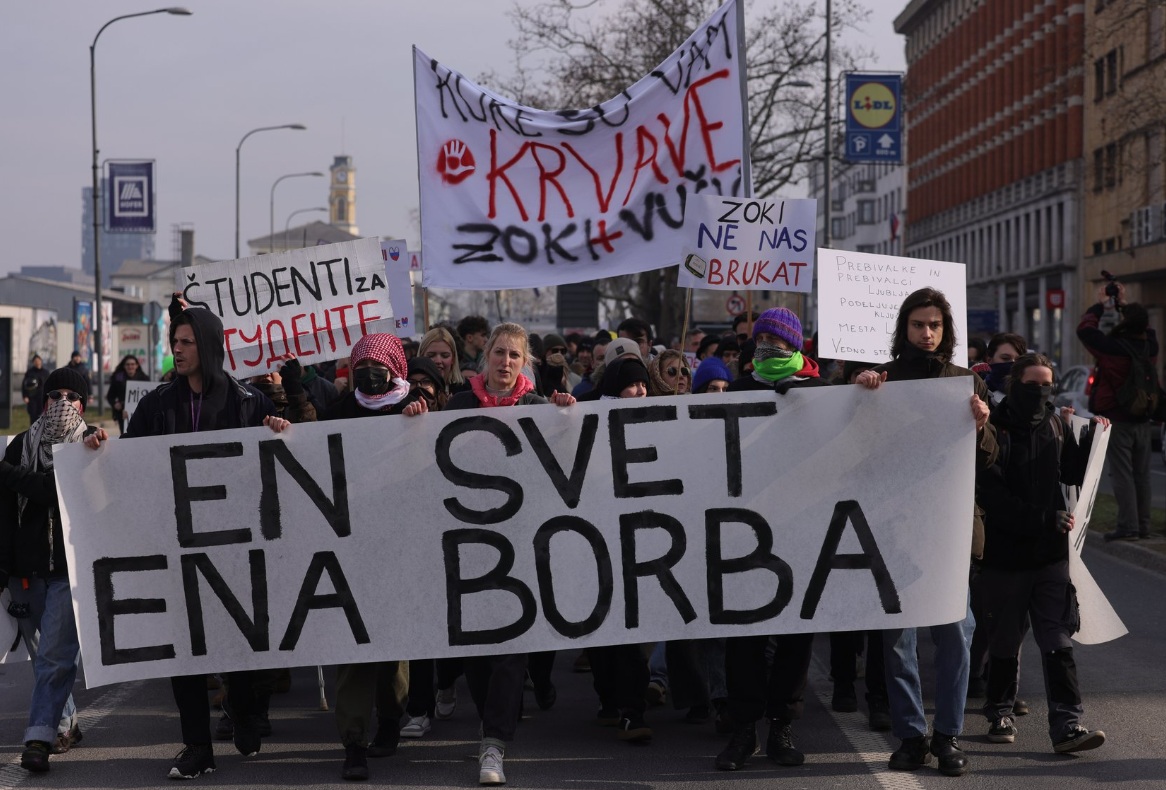 Anketa / Študentska lista prehitela Vučića