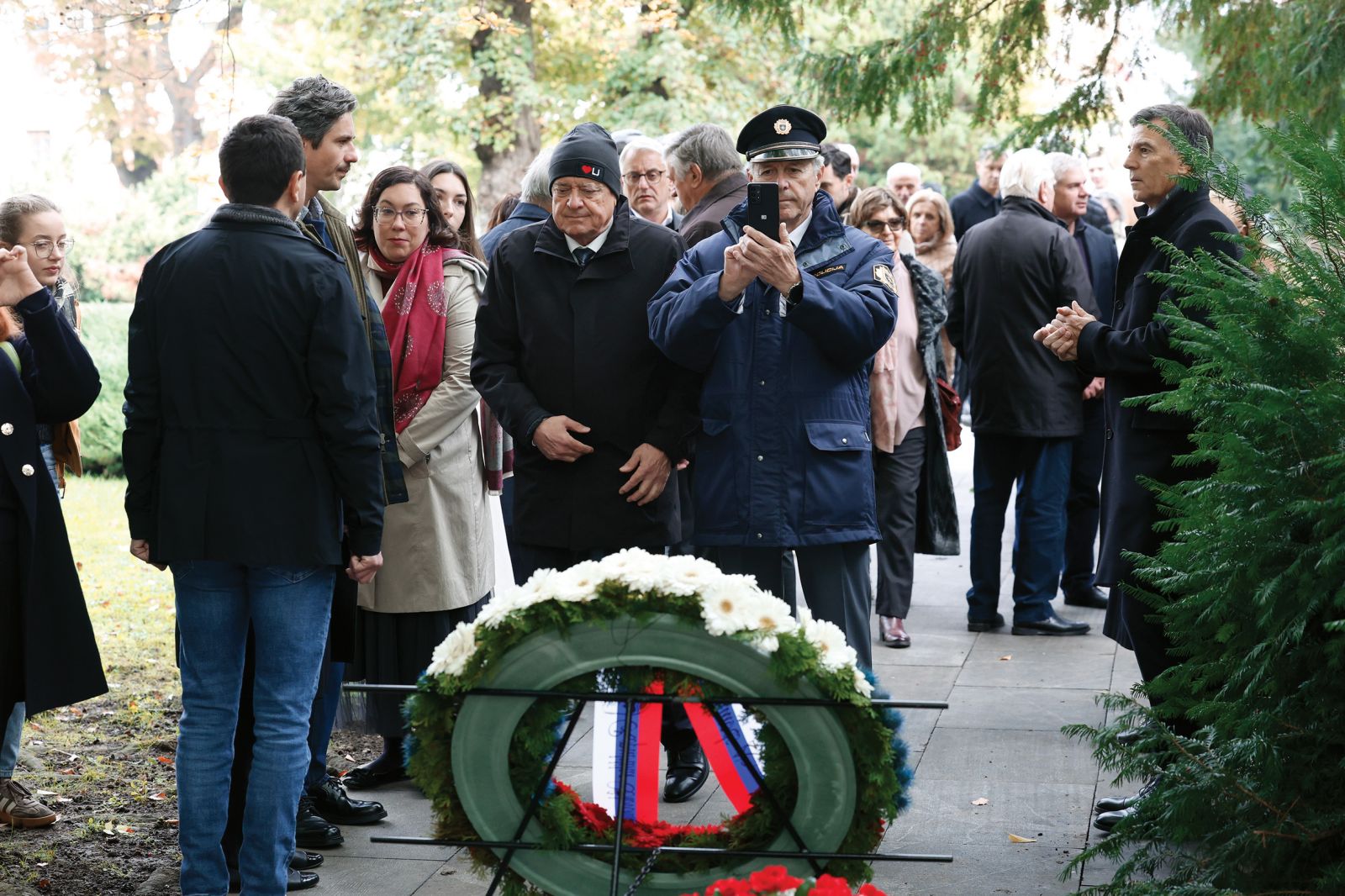 Polaganje venca pri grobnici narodnih herojev v Ljubljani | Borut Krajnc