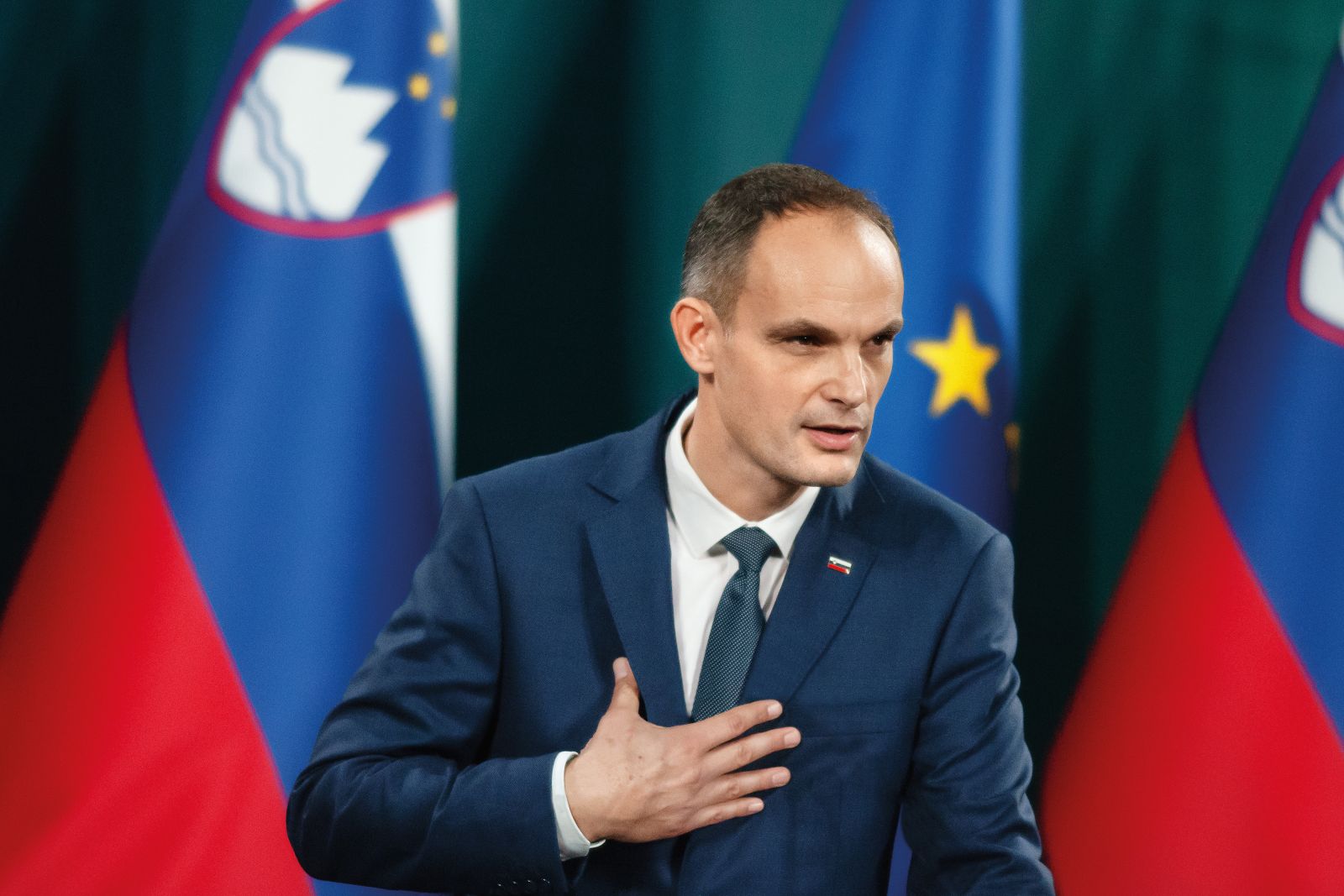 Kaj skriva Anže Logar?