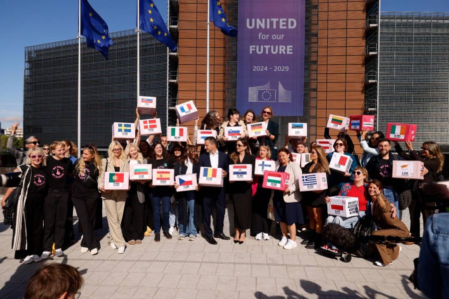 Predstavnice različnih držav za gibanje My Voice, My Choice v Bruslju