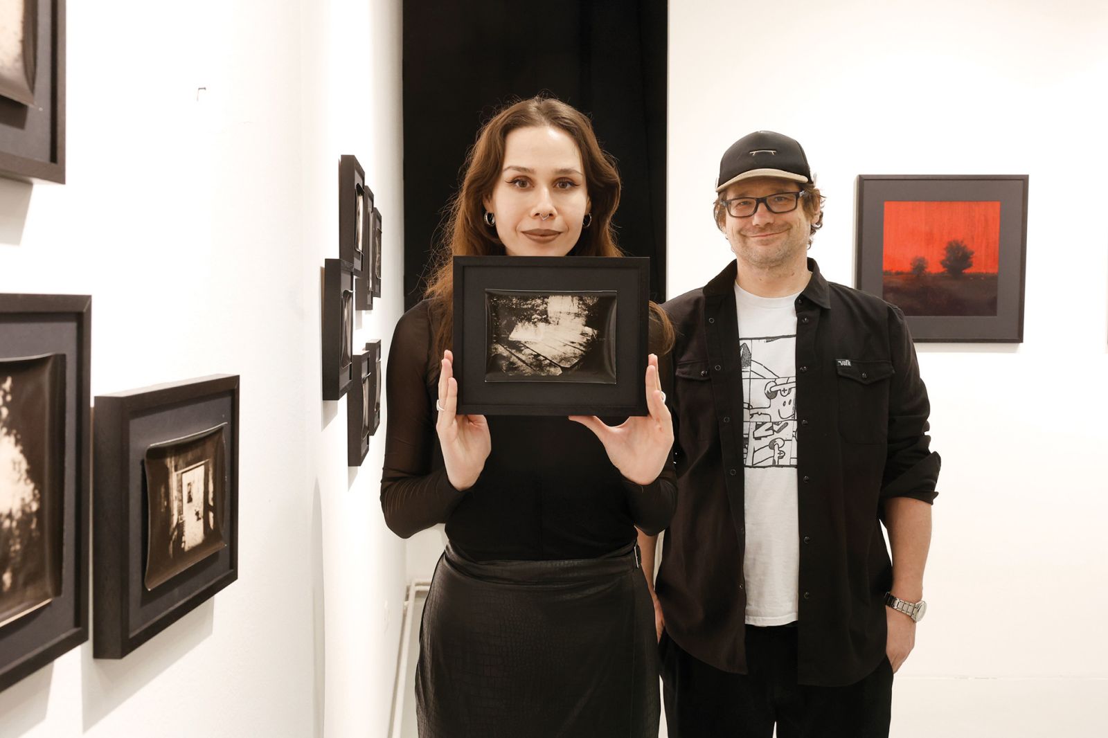 Peter Fettich: Zmečkane jagode & Matej Sitar: Nekoč, nekje; avtorski dialog; kuratorka Sara Nuša Golob Grabner, Galerija Photon, LJ | Borut Krajnc