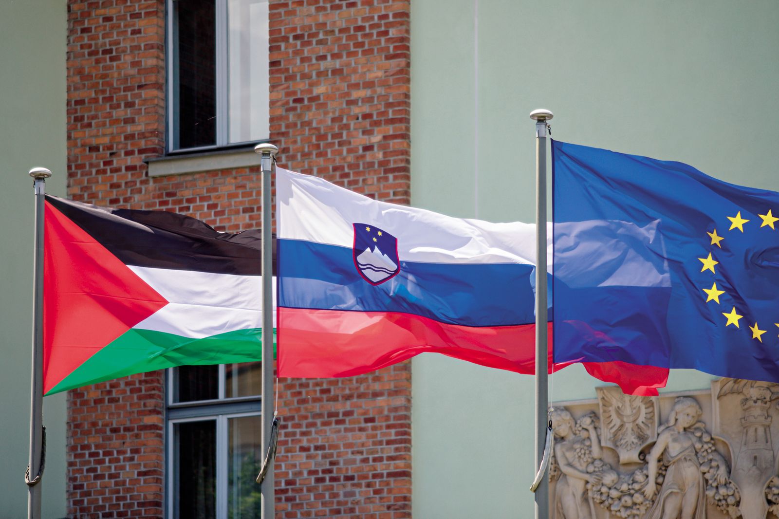 Palestinska zastava je v znak solidarnosti in podpore v preteklosti plapolala tudi na poslopju slovenskega ministrstva za zunanje zadeve 