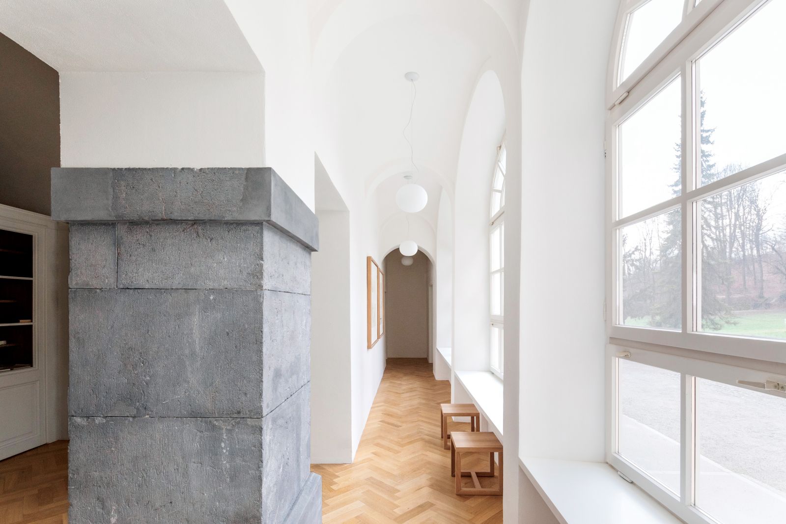 ARP studio je zasnoval tudi prenovo Tivolskega gradu v Ljubljani, v katerem deluje Mednarodni grafični likovni center. 