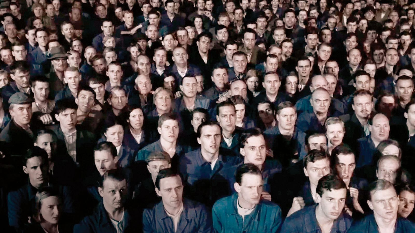 Raoul Peck v dokumentarcu Orwell: 2+2=5 nima nobenih iluzij: živimo v Orwellovi prerokbi.