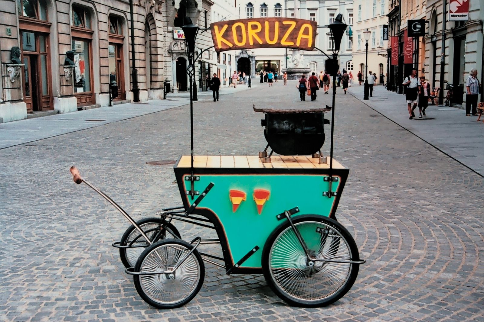 Približno desetletje je v poletnih mesecih v središču Ljubljane prodajal kuhano in pečeno koruzo – z lesenim vozom, ki ga je, seveda, izdelal sam. 