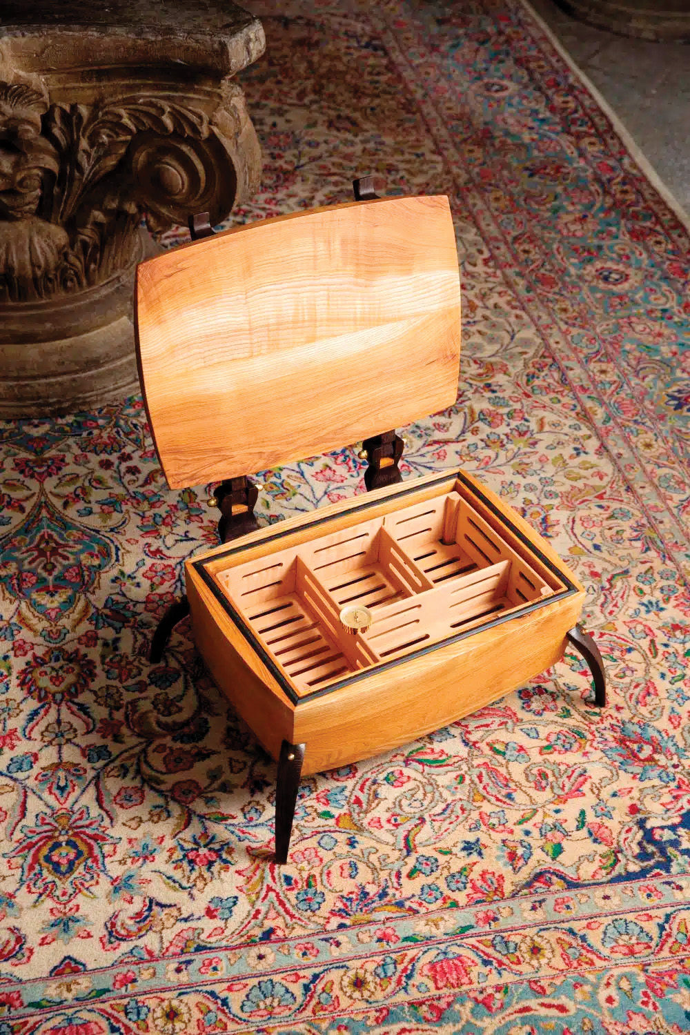 Med njegovimi lesenimi izdelki imajo posebno mesto humidorji za shranjevanje cigar.