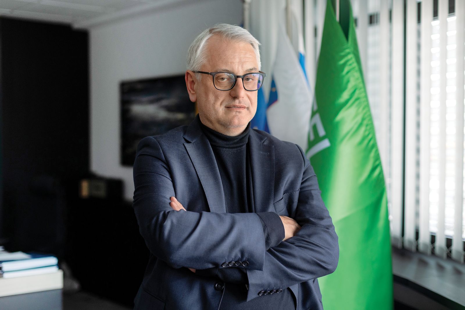 »Kje so stranke, ki že tedne lepijo plakate po vsej državi, za to dobile denar?«