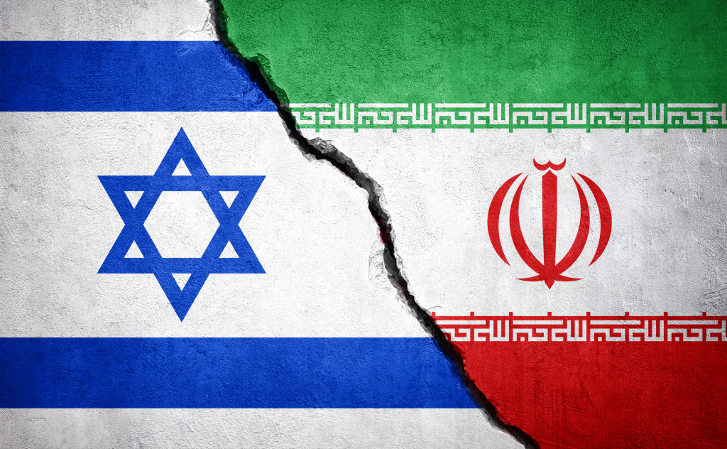 Kaj se skriva za Trumpovim napadom na Iran?