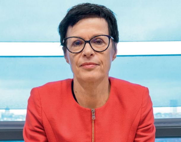 Napad / SDS zaradi intervjuja v Mladini nad evropsko komisarko Marto Kos