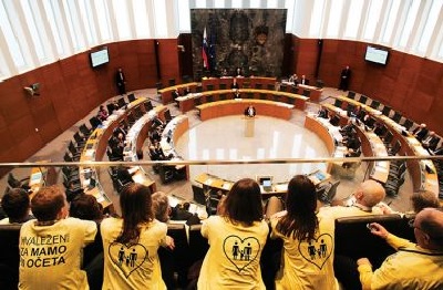 Večina poslancev DZ: zavrnitev referenduma je bila povsem upravičena