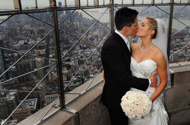 Stephanie Figarelle in Lela McArthur sta se  odločili poročiti na Empire State Buildingu