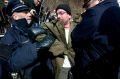 Člani gibanja 15o so skušali preprečiti deložacijo hiše Vaskrsićevih. Ob tem je policija prisilno odstranila okoli 20 članov gibanja.