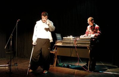 Klemen Klemen na snemanju dokumentarnega filma V letu hip hopa, ki ga je režiral Boris PetkovičKlemen Klemen na snemanju dokumentarnega filma V letu hip hopa