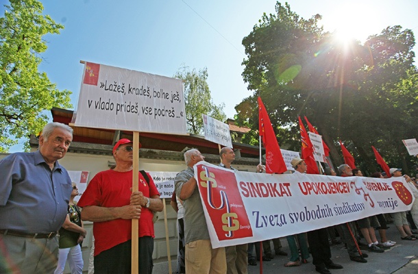 Protest upokojencev pred vlado