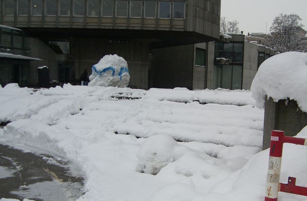 Se Janez Janša potaplja ali morda dviga iz morja blata?