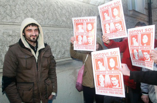 Podpora aktivistu Jašarju, ki tudi danes protestira v prostorih MOM.